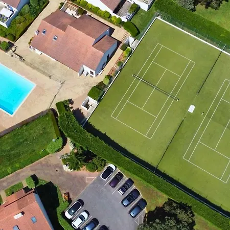 Holiday home Casa Otarie Avec Piscine Et Terrasse -proxi Plage, Port, Gare Pornic